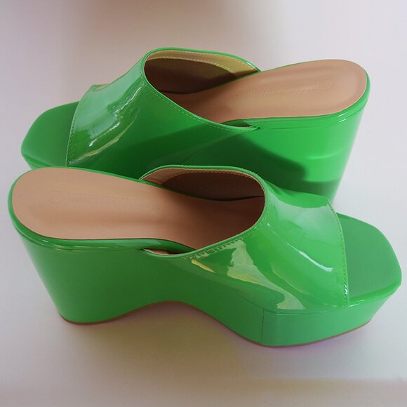 Green Platform Wedges (Sandals) - Picture 4 of 6